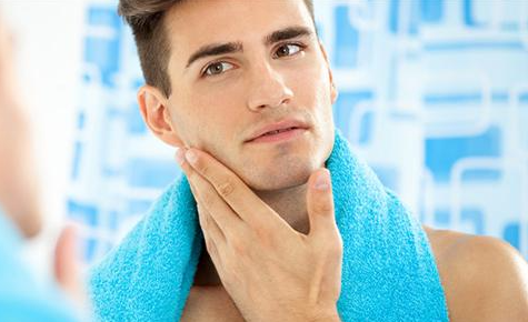 调查显示，全球男性美容手术最多见的是乳房增生治疗术和抽脂手术