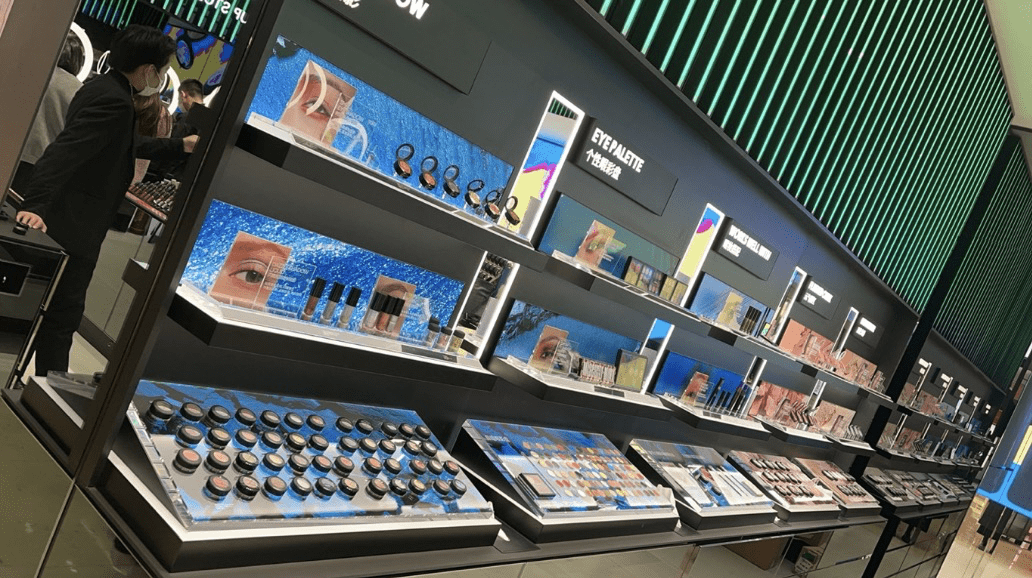 美妆博主寻新路,眼妆迎来新市场(图1) 美妆博主寻新路,眼妆迎来新市场(图1)